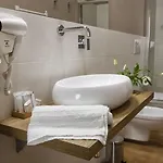 Alojamento de Acomodação e Pequeno-almoço Kalavria 4*